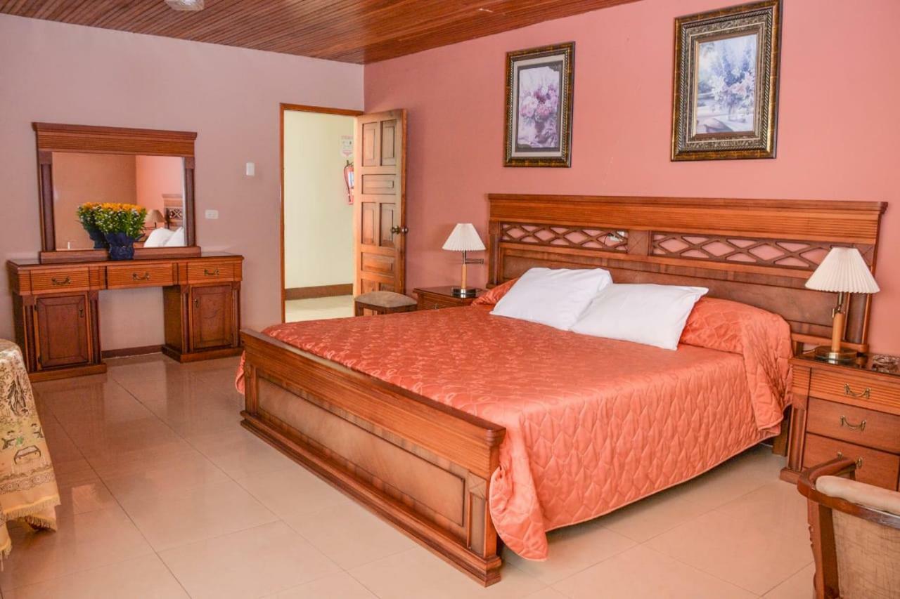 Hotel Olimpico En Quevedo Екстериор снимка